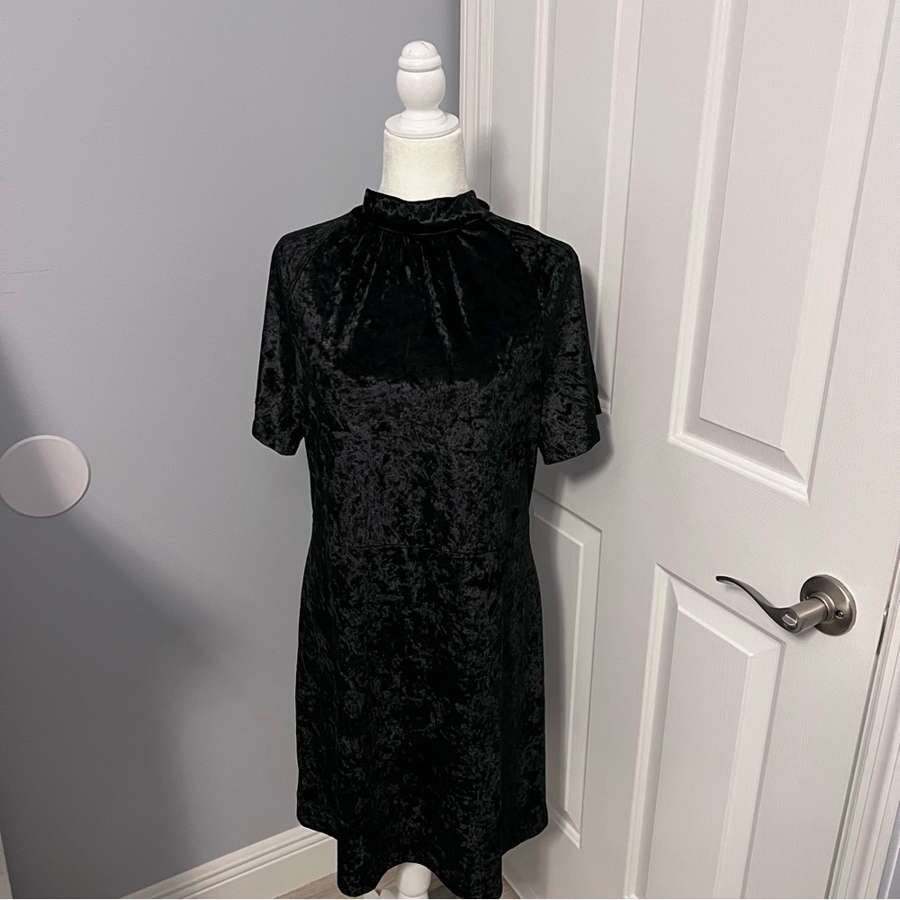 Elegant Black Velvet Midi Dress